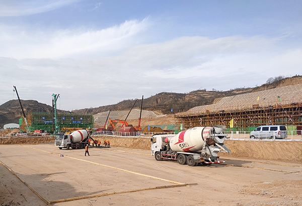 1583985499890556.jpeg 彬州高鐵站建設現場2.jpg