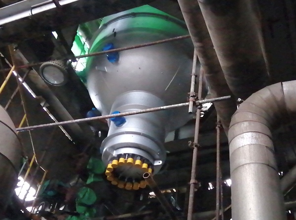 1606003435428172.jpeg 新氣提塔成功落座尿素現場一樓.jpg