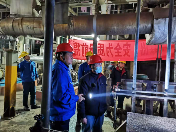 1606490462758645.jpeg 車間工藝、設備副主任到現(xiàn)場指導倒泵操作00(孟力攝.jpg