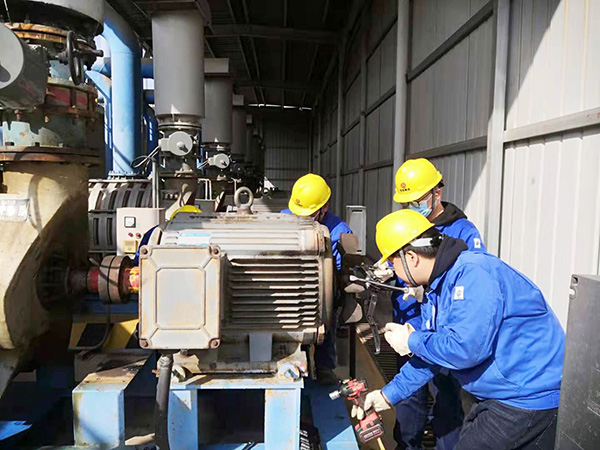 1615878192182916.jpeg 檢修二班在污水界區緊急處理.jpg