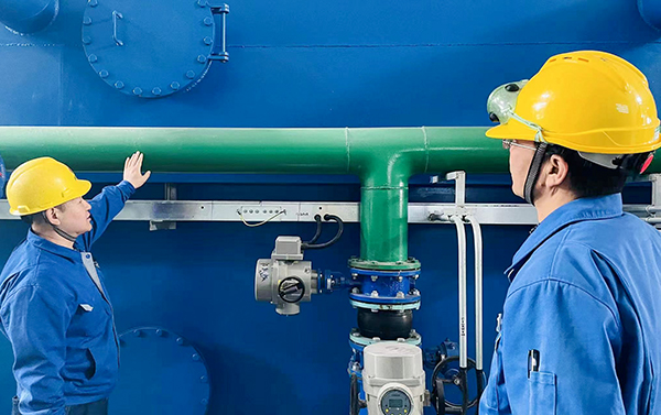 1677736818853658.jpeg 技術員對操作人員現(xiàn)場培訓(副圖).jpg