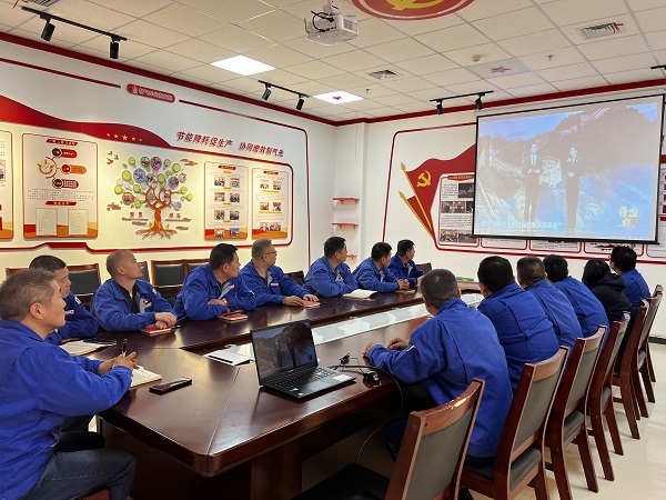 1679969859798037.jpeg 制氣車間組織觀看《榜樣7》.jpg