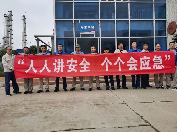 1687253540347237.jpeg 6月5日,尿素車間化工三班開展安全生產(chǎn)月簽名活動(dòng).jpg