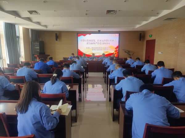 1687336250442358.jpeg 6月20日,渭化集團公司黨委委員、副總經理、彬州公司總經理趙亞周,在彬州公司三樓會議室講主題教育黨課。圖為 制氣車間黨支部,聯合黨支部在彬黨員聽課畫面。.jpg