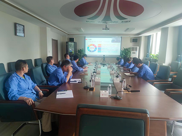 1688119189597328.jpeg 6月28日上午,化工集團(tuán)組織召開2023年度第二期對(duì)標(biāo)大講堂活動(dòng),公司企管部與人力資源部、工會(huì)辦、科技發(fā)展部、生產(chǎn)部等多個(gè)部門參與。.jpg