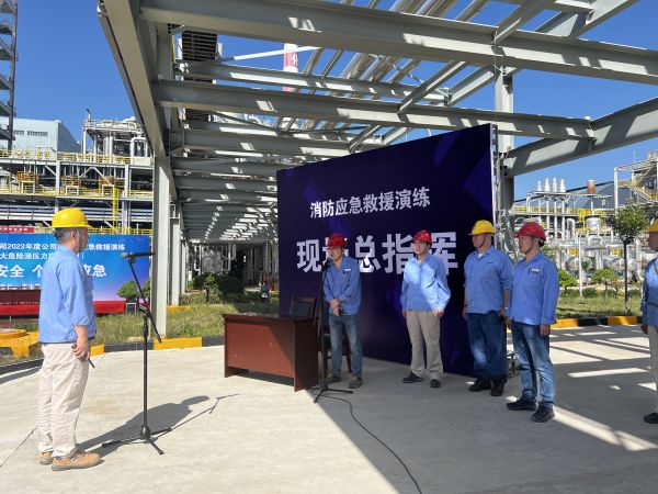 1688520094315062.jpeg 向應(yīng)急總指揮匯報現(xiàn)場情況.jpg