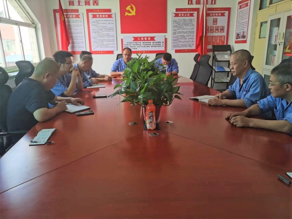 1692747950303824.jpeg 8月21日上午,尿素車間黨支部開會制定清理方案.jpg