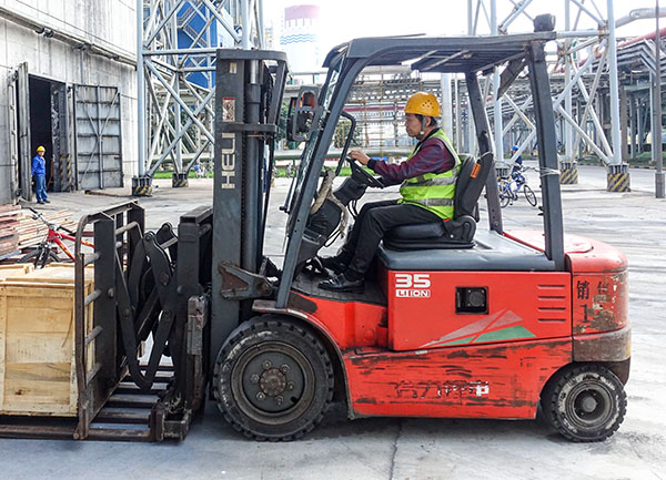 1696737646729067.jpeg 2023年大檢修運銷部支援車輛送貨到現場.jpg