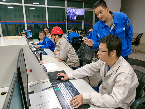 1697082391505648.jpeg 一期鍋爐控制室,2鍋爐停車操作中.jpg