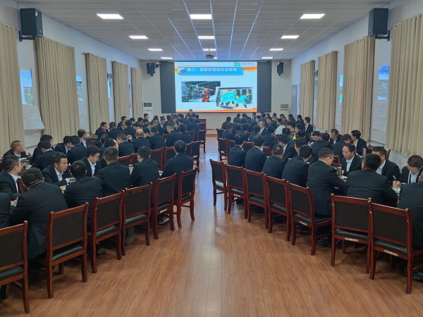 1700092327714543.jpeg 班組長綜合素質提升正在進行培訓.jpg