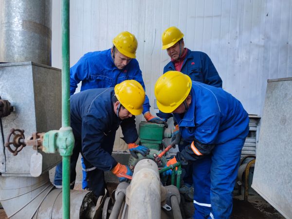 1701238224793831.jpeg 11月份,渭化電儀人員在吉爾吉斯斯坦參加檢修3.jpg