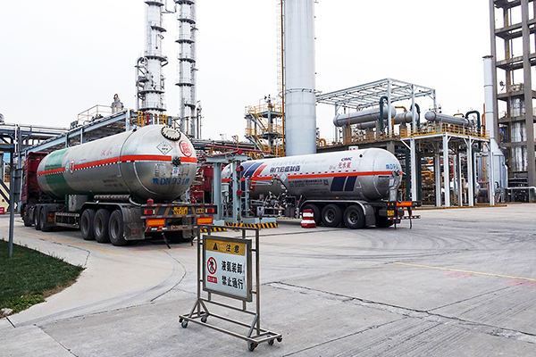 1701240119794869.jpeg 2023年11月27、28日公司液氨銷售現場裝車.jpg