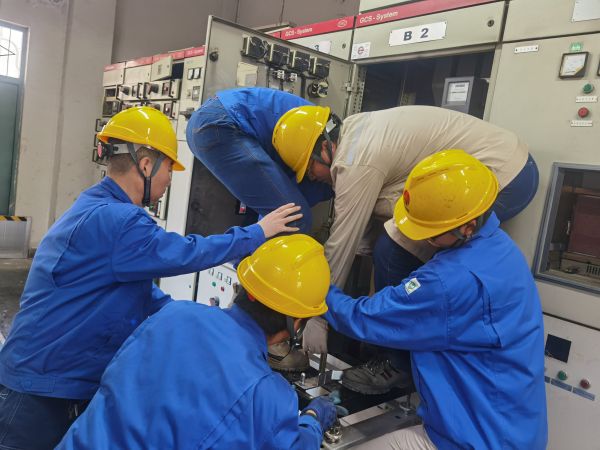 1703806321192359.jpeg 今年大檢修期間,電氣檢修人員齊心協力“修舊利廢”.jpg