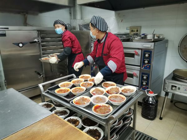 1706064253411152.jpeg 1月23日上午的后廚制作蒸碗.jpg