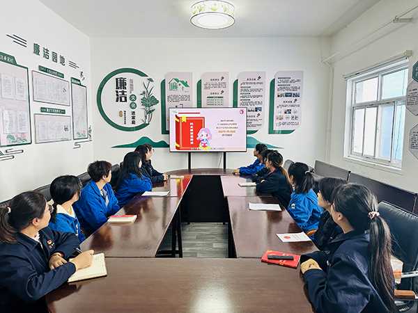 1710407295625756.jpeg 3月14日下午物料車間組織女職工觀看婦女權益保障法宣傳片.jpg