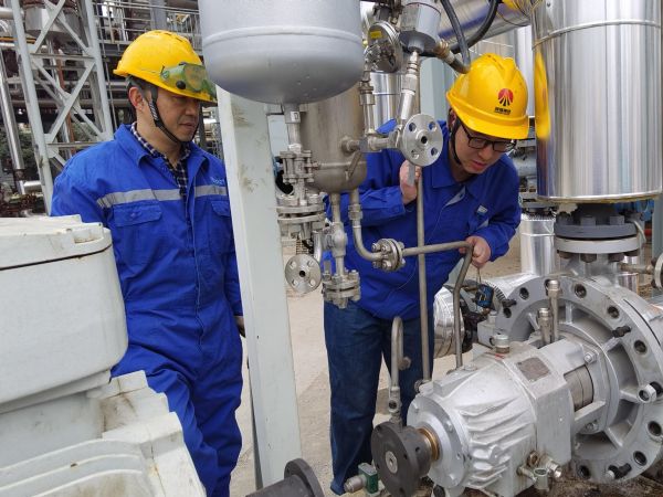 1710488179907795.jpeg 操作人員正在現場交出檢修作業.jpg