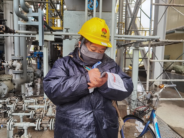 1714779122894304.jpeg 正在填寫(xiě)數(shù)據(jù).jpg