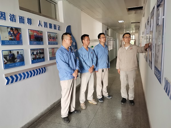 1716358411827109.jpeg 5月,計控電儀部組織委員譚珩給黨員講課 (1).jpg