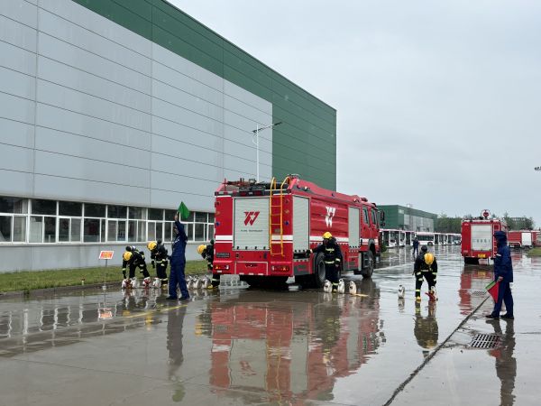 1717051313157576.jpeg 圖1 彬州公司消防隊參加在咸召開的首屆多形式消防比圖.jpg