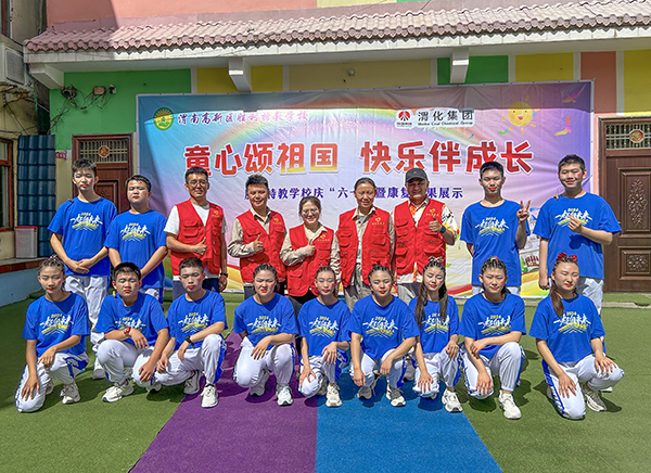 1717123711510046.jpeg 5月30日志愿者合影留念  600.jpg