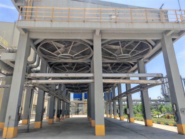 圖1 6月24日，清洗后空冷島實況。肖歡  攝.jpg