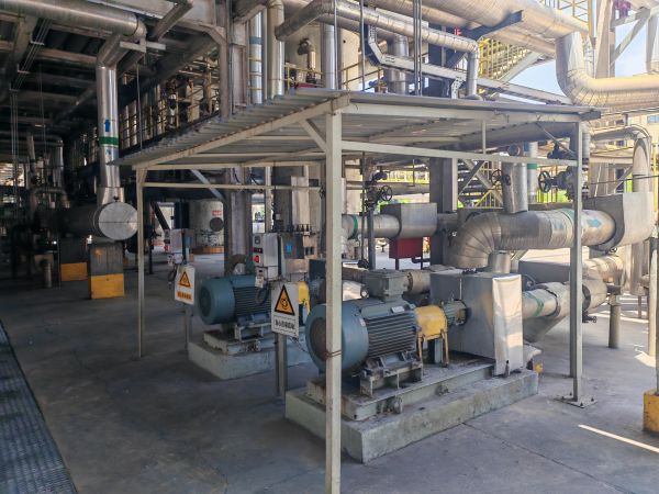 圖2 6月20日，搭建機泵遮陽棚實況。肖歡 攝.jpg