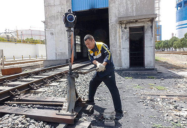 1719394091395131.jpeg 2024年夏天鐵路科員工戰高溫穩運輸運輸1.jpg