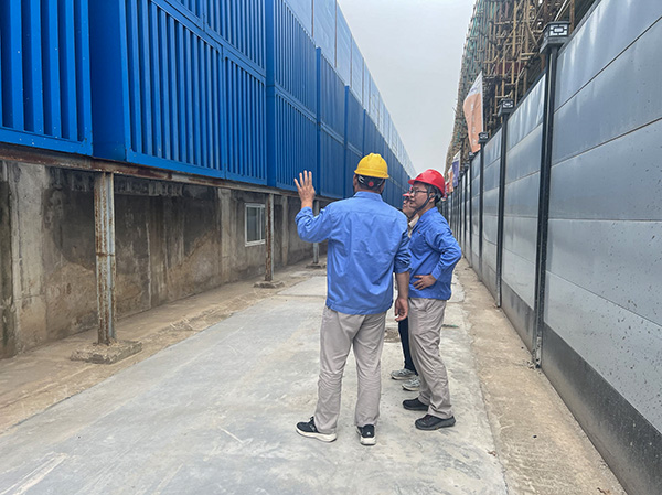 物料車間、安環部  現場檢查噪音墻.jpg