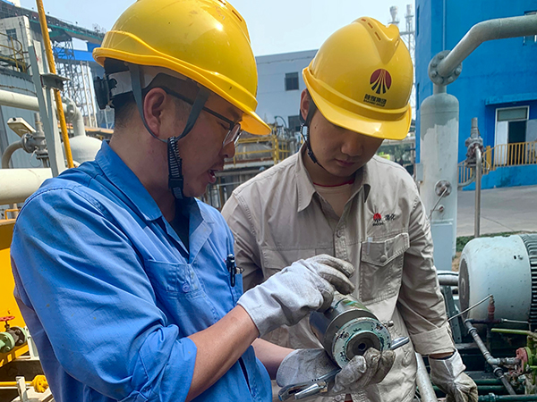 1729201930514914.jpeg 10月16日,技術員在講解設備原理2.jpg