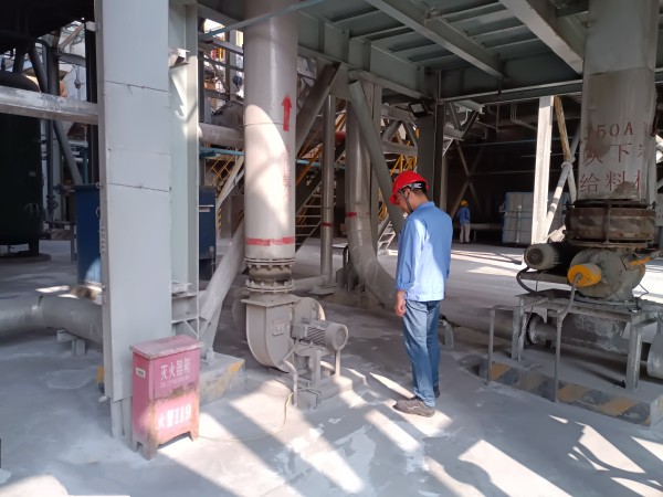 1729234371730231.jpeg 近日,由部門領(lǐng)導(dǎo)、安全員帶隊對現(xiàn)場設(shè)備設(shè)施進行安全檢查2.jpg