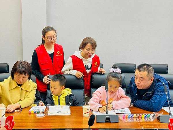 11月30日晚，物料車間黨支部開展“清風常伴 以廉守家”為主題的廉潔文化進家庭活動--志愿者指導.jpg