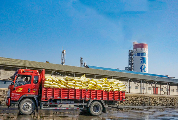 1737101575589728.jpeg 2024年國慶節運銷市場部裝好尿素的車輛出廠    600.jpg