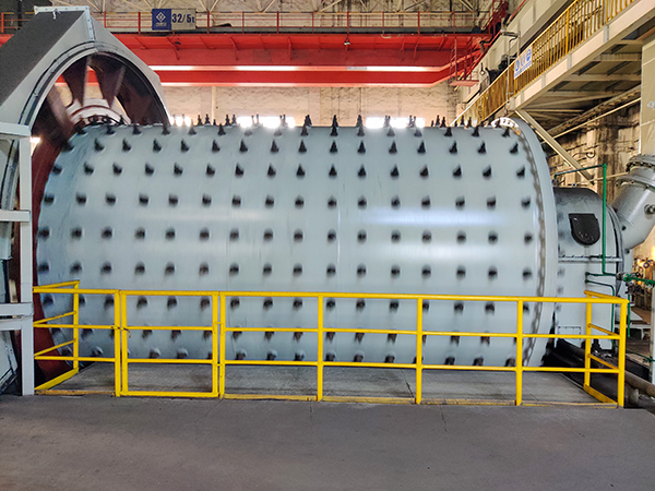 251740477369116239.jpg 2月24日,經(jīng)維護(hù)保養(yǎng)后投入運(yùn)行的磨煤機(jī)照片.jpg