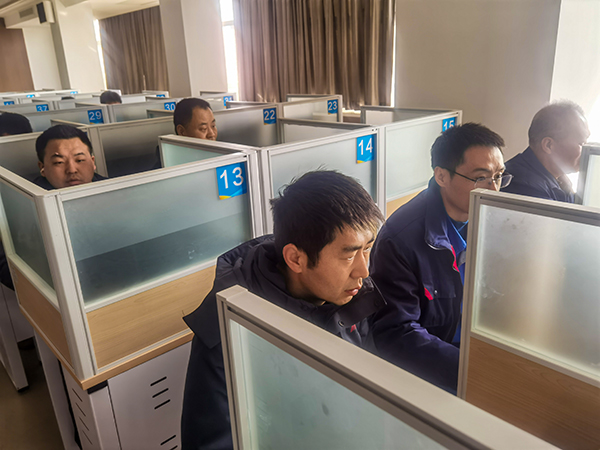 271740612978253855.jpg 2月25日,合成車間員工進行“懂會能”考試 (2).jpg