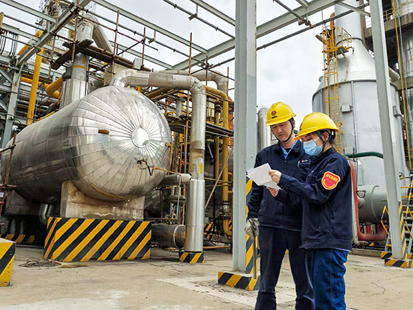 091744170181615831.jpg 現場負責人講解情況   副圖   600.jpg