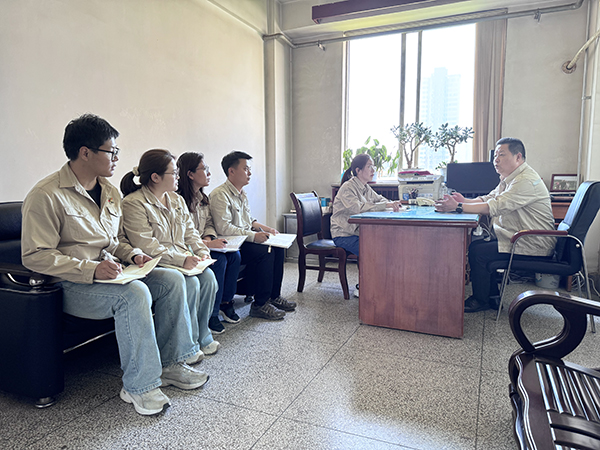 301751242201101163.jpg 人力資源部學習中央八項規定精神.jpg