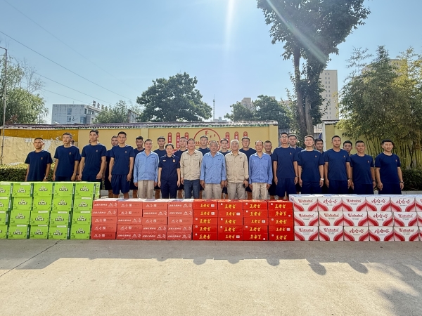 011754010407185379.jpg 公司慰問高新區(qū)特勤大隊(duì)2.jpg