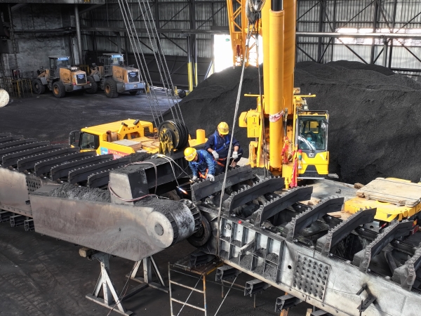 271756263910809067.jpg 堆取料機現場.jpg