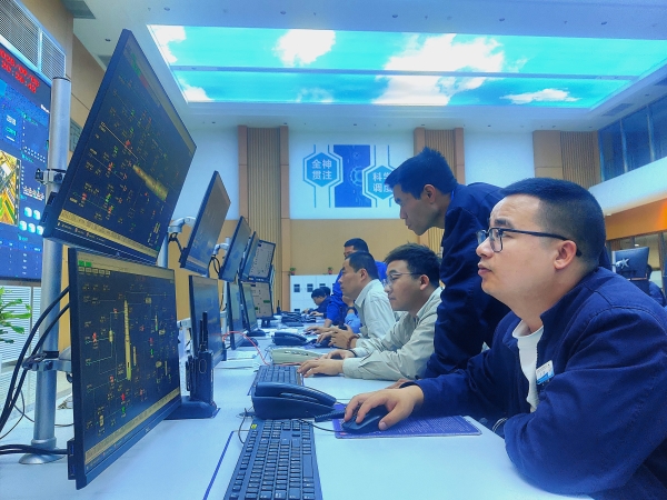 041756970292136446.jpg 9月3日,凈化工段中控室冷箱導氣照片.jpg